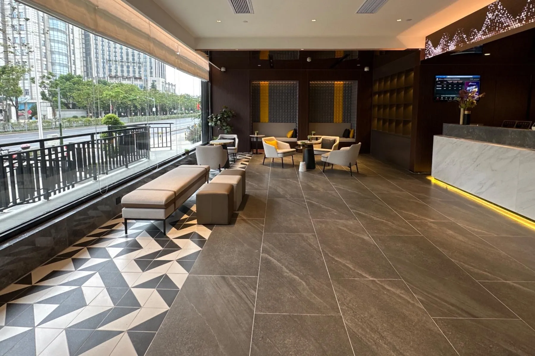 Home Inn (Shanghai New International Expo Center Fanghua Road Metro Station)