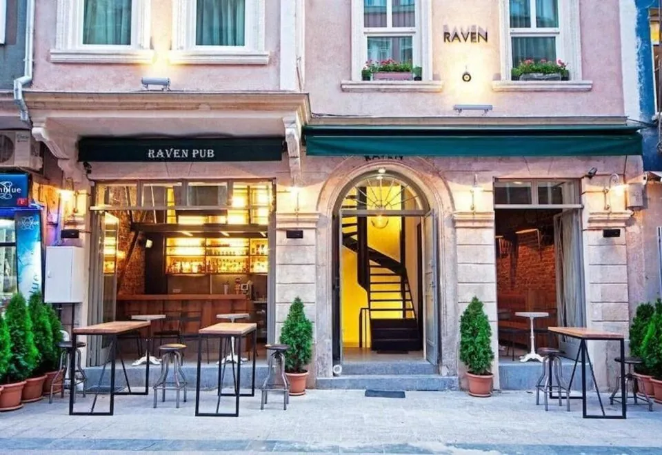 Raven Istanbul Suites