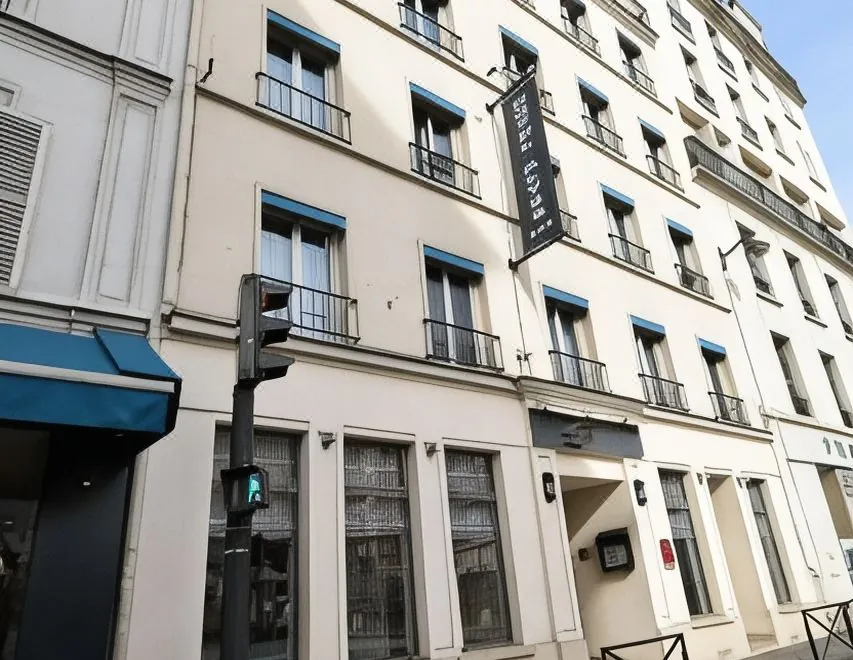 Alyss Saphir Cambronne Eiffel