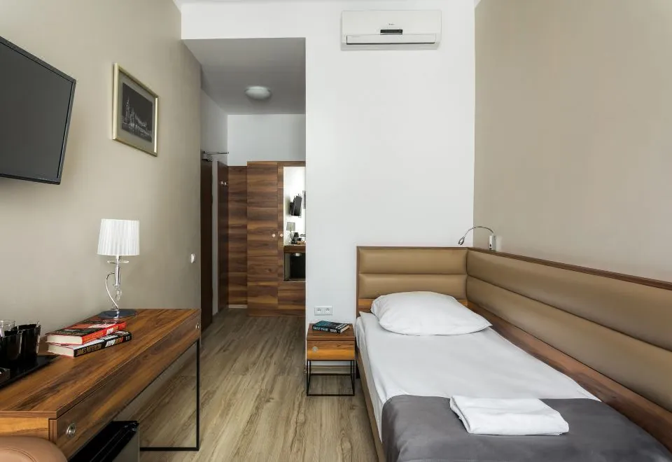 G12 Aparthotel