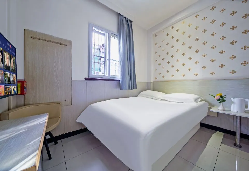 Yalan Hostel