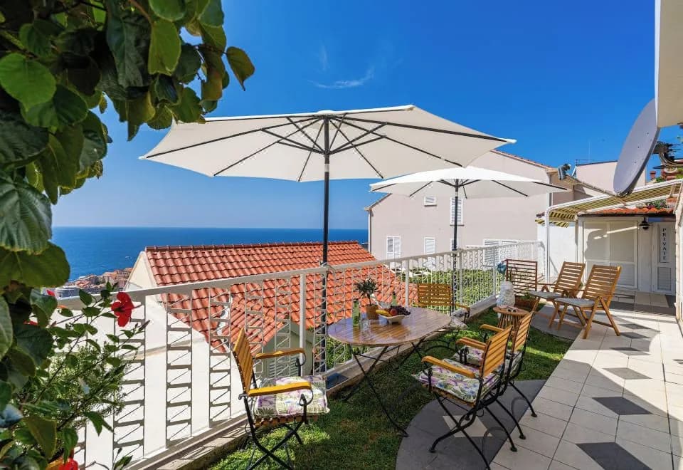 Apartments and Room Lora