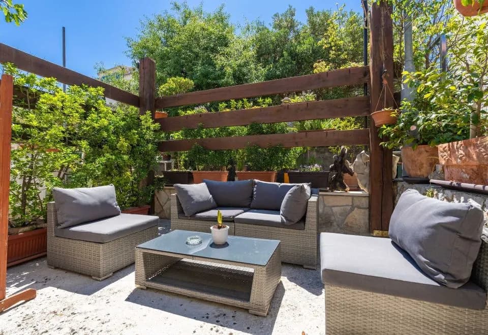 Apartments & Room Frane