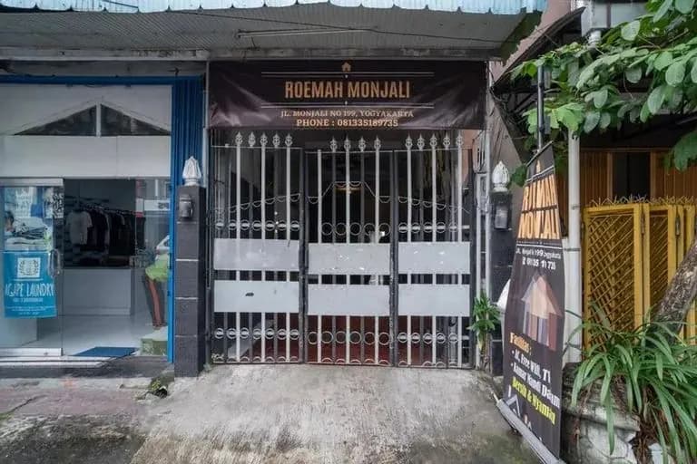 RedDoorz near Tugu Yogyakarta 2